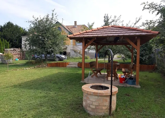 Napsugar Vendeghaz * סיגליגט