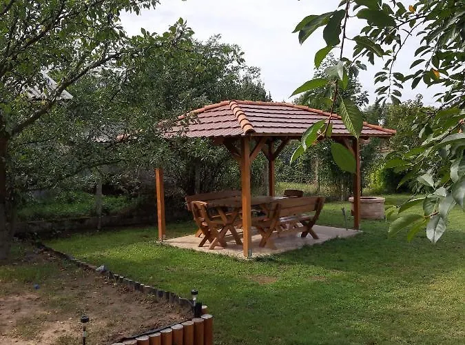 Napsugar Vendeghaz * סיגליגט