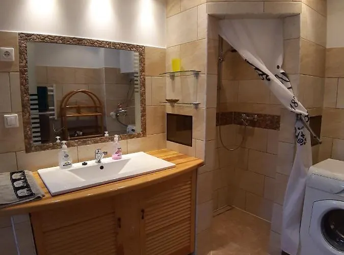 Napsugar Vendeghaz * סיגליגט